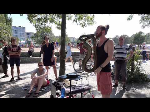 @strawberry.m8 "Dragon and Horse" - Live Didge Performance Mauerpark Berlin