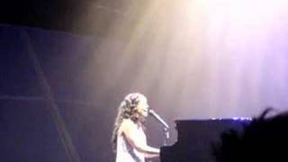 Alicia Keys Live - Sure Looks Good To Me