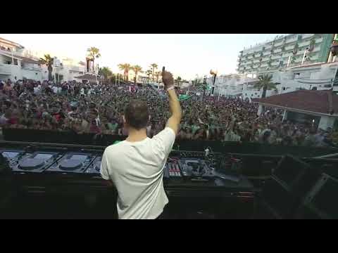Matthias Tanzmann playing "Dance With Somebody" by Defex & Nikki Belle at Ushuaiia Ibiza for Ants