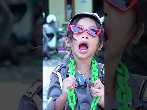 🚓 LEIKA JADI POLISI KETEMU KAKEK MISTERIUS 😱👮‍♀️#leika #trending #viralvideo #shorts