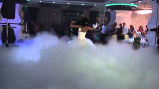 preview picture of video 'Hotel Europeca Craiova:ceata carbonica fum greu dans pe nori;vulcani ,jerbe interior(artificii)'