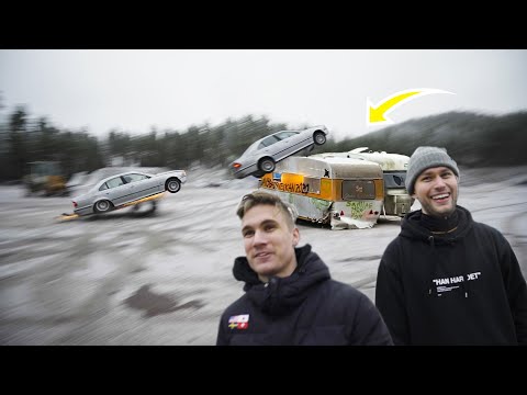 HOPPA BIL GENOM 2 HUSVAGNAR!!!