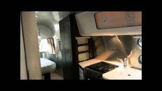 preview picture of video 'Airstream Trailer - International 684 Walkaround'