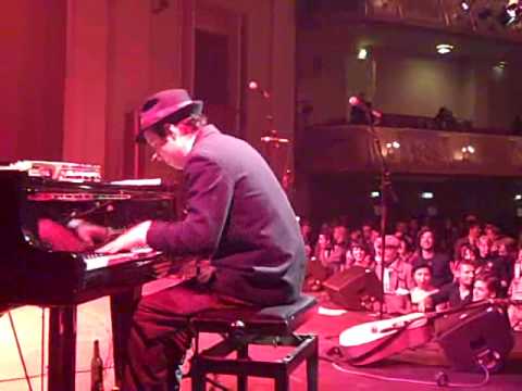 White Ghost Shivers Encore in Berlin New Year's 2009-Reese Gray stride piano