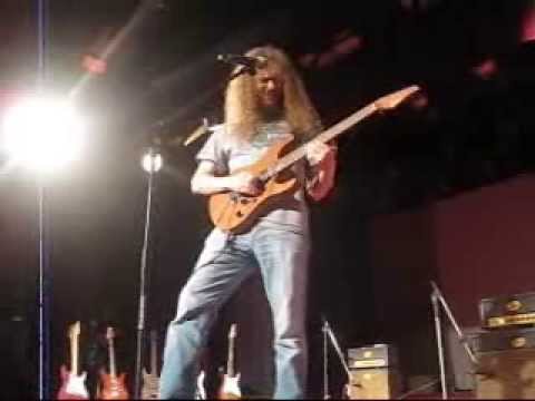 Guthrie Govan - Waves (amazing live version)