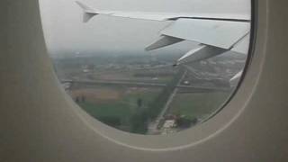 preview picture of video 'Emirates A380-800 - Beijing Landeanflug (09.05.2011)'