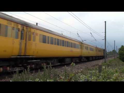 DRS 37602 (37603 on the rear) hammers past Ayres End - 1Q12