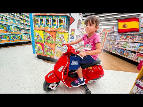 MOTO DE BRINQUEDO NA LOJA TOYSRUS DA ESPANHA - Família Brancoala