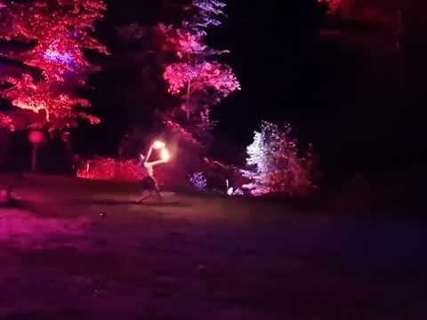 Feuer-Tanz auf dem Cosmic Moon Gathering 2025