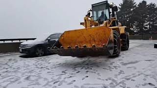 合歡山清晨下雪  民眾上山賞美景
