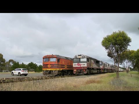 SCT 6PM9 Overtakes GWA Ballast Train At Inverleigh - PoathTV Australian Railways