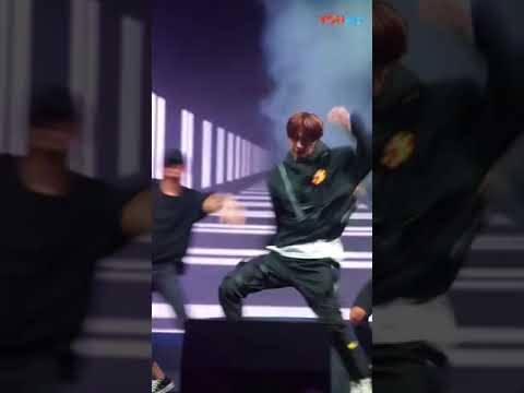 [Performance] 180609 UNIQ Yibo - Kang Shifu Ice Tea promo event