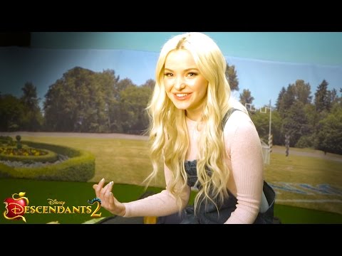 Descendants 2 (Behind the Scenes 'Dogscendants - Dove Cameron')