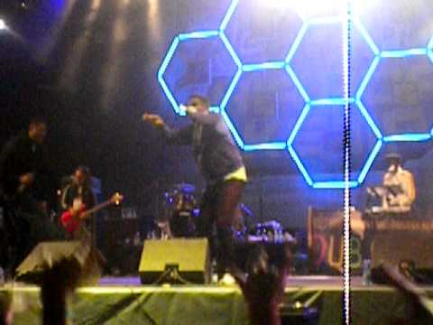 Roots manuva feat Chali 2na - join the dots live@HipHopKemp10