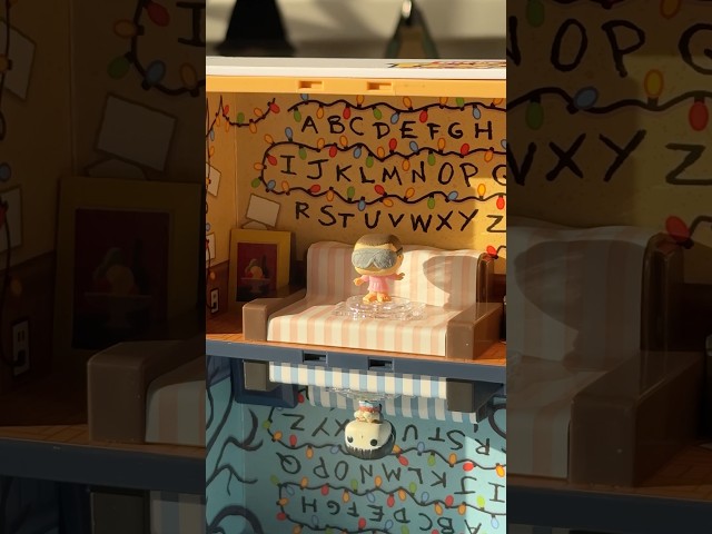 Vídeo relacionado con Funko Bitty Boxes: Stranger Things - Byers House with Will and Eleven - Figura de Vinilo Coleccionable - Idea de Regalo - Mercancía Oficial - Juguetes para niños y Adultos