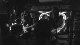 Dum Dum Girls - Lord Knows live Manchester Roadhouse 03-05-14