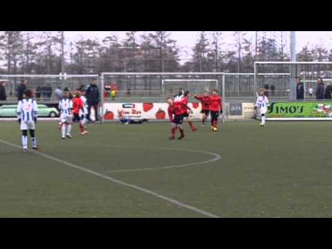 VV Nieuwerkerk F1 - Woerden F1 2 - 5    6 april 2013