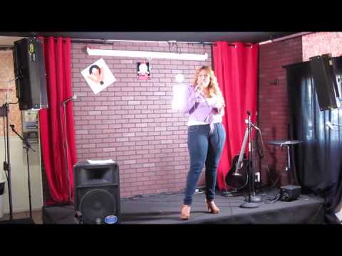 Jannette Cantando La Peligrosa en Las Audicciones