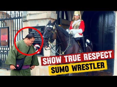 SUMO WRESTLER Shows POWERFUL Respect to the King’s Guard