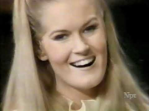 Lynn Anderson and her mother with Mother, May I (1968)