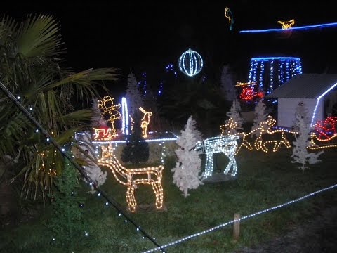 House decorated for noel