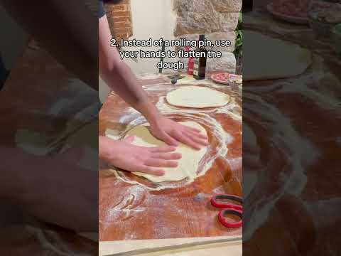 🍕 Master the art of authentic pizza dough w/ 3 expert tips! From shaping to stretching #pizzalover