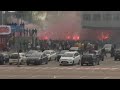 Feyenoord-fans verzamelen zich bij De Kuip met vuurwerk na RKC-thuis