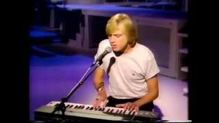 JUSTIN HAYWARD-BUDDY HOLLY MEDLEY+RUNNING WATER-THE LEO SAYER SHOW-BBC 2-13.FEB.1983.PT.2