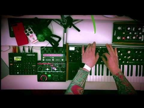 Elektron Digitakt jam with Moog sub 37