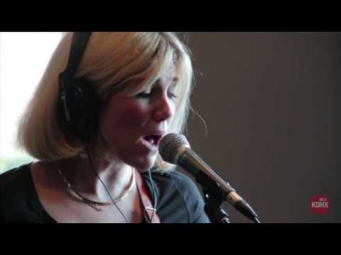Caroline Smith and the Good Night Sleeps "Bloodstyle" Live at KDHX 2/20/14