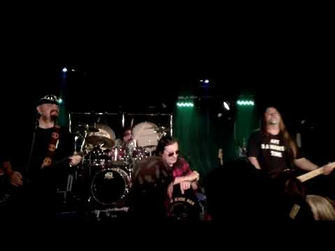 Zemětřesení - Co dělá Indián (Ostrava, 28. 11. 2018)