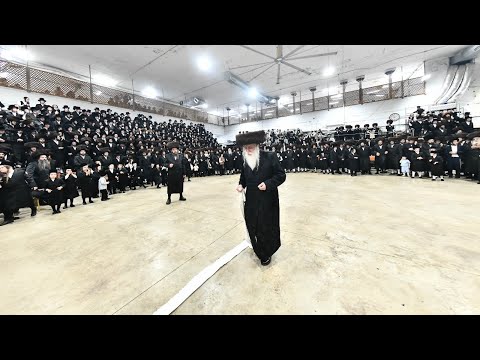 Belz-Machnivka Rebbe Dancing Mitzvah Tantz At The Wedding Of His Grandchild | מצווה טאנץ