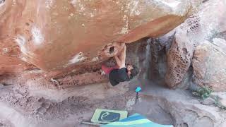 Video thumbnail of Els miserables, 6a+ (sit). Mont-roig del Camp