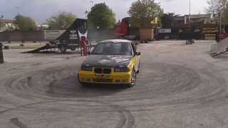 preview picture of video 'Motor Racing Show - Venturina 20.04.2013 - stunt Didi Bizzarro'