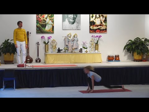 Yogastunde Mittelstufe mit Udo - Live 9:15 Uhr 02.05.2020