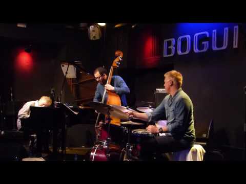 DAVE KIKOSKI TRIO / Bogui Jazz, 25 de mayo de 2016 / "Cecilia"