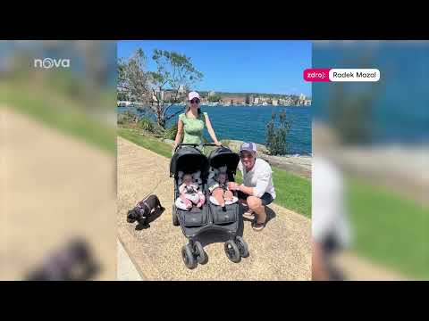(Moderátor Nový ukázal dvojčata. Se ženou je vzal až do Austrálie)