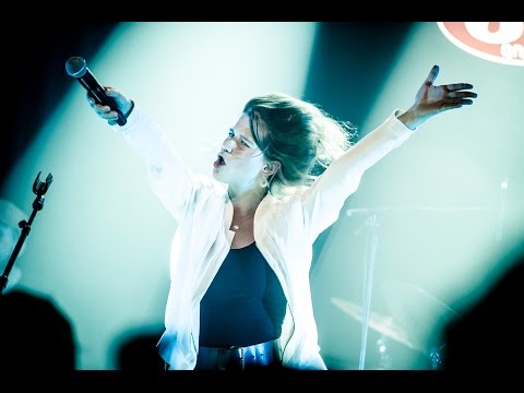 Selah Sue - Alone (live)