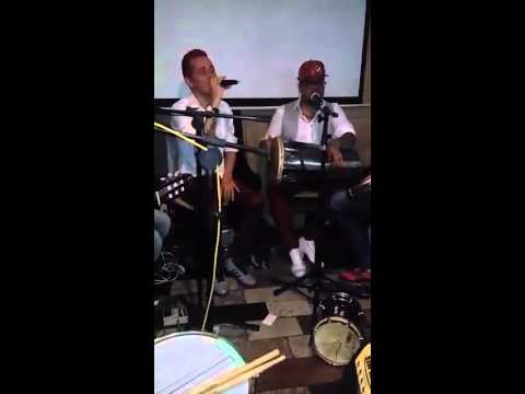 Preciso Te Encontrar video