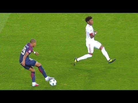 NEVJEROVATNO! Najbolji potezi u fudbalu ..