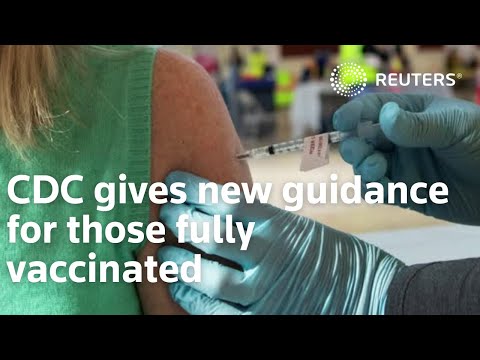 疾控中心為那些全面接種疫苗的人提供了新的指導。 (CDC gives new guidance for those fully vaccinated)