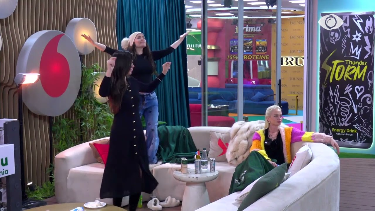 Rozana dhe Ola kërcejnë së bashku