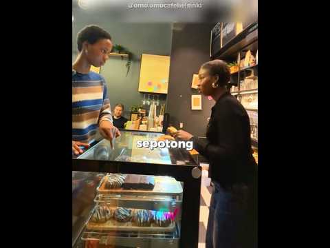 Pelayan Ini Membuatnya Bingung dengan Pesanannya 😂🍰