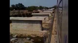 preview picture of video 'MYS-MAS SHATABDI EXPRESS Crossing Cauvery river @ SRIRANGAPATNA'