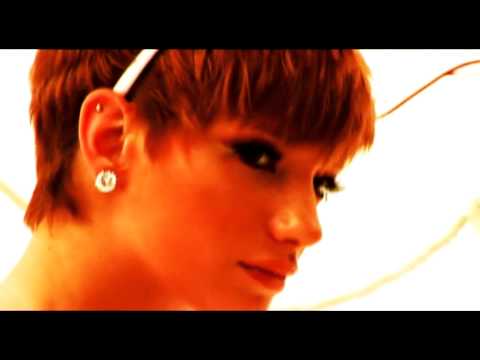 Milagros Schmoll, T.C. backstage.