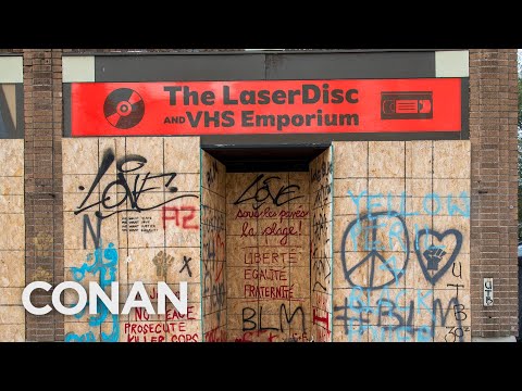 不需要用木板封住窗戶的企業 - CONAN在TBS上的報道 (Businesses That Didn't Need To Board Up Their Windows - CONAN on TBS)