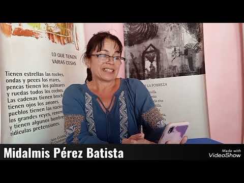 La escritora Midalmis Pérez Batista, oriunda de Puerto Padre, Las Tunas, lee versos de su autoría.