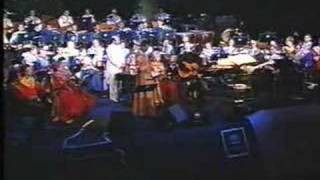 Dalaras, Jocelyn B. Smith - Omorfi Poli (live, 2001)