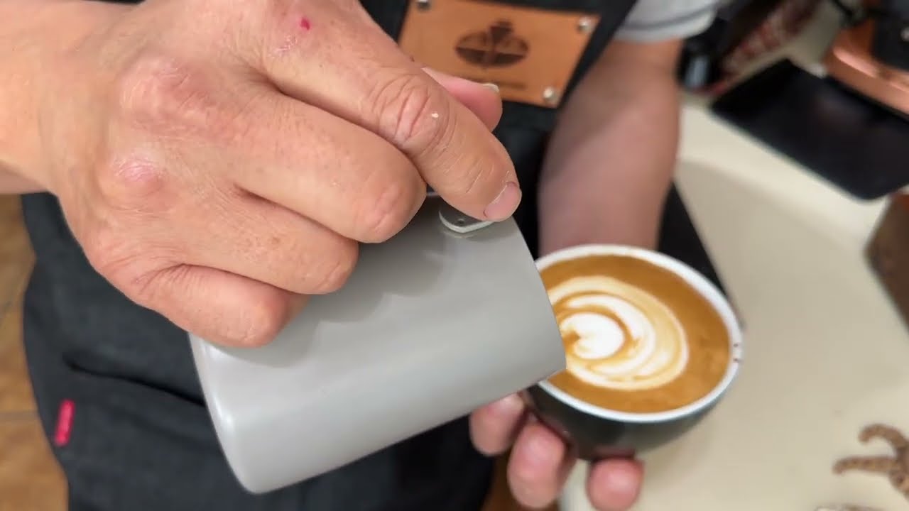 Let's Make a Cappuccino | 엘로치오 홈카페 커피머신