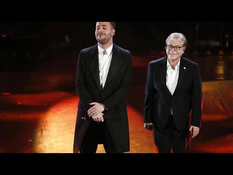 Gaffe a Domenica in, Nino D'Angelo e Livio Cori costretti ad interrompere l'esibizione a Domenica in